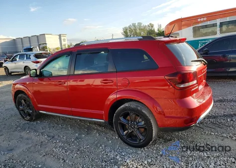 2018 Dodge Journey Crossroad z USA, uszkodzony, nr VIN 3C4PDCGBXJT252063